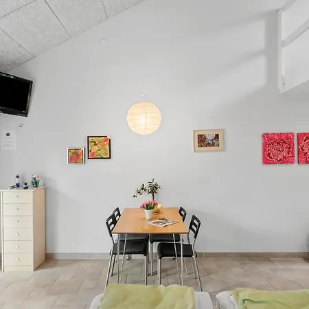 Stunning In Vaeggerlose