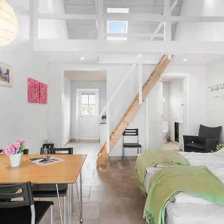 Stunning In Vaeggerlose *