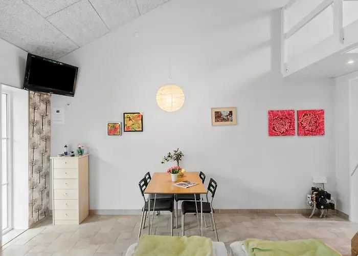 Stunning In Vaeggerlose