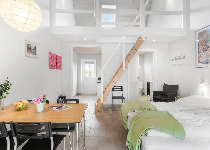 Stunning In Vaeggerlose *