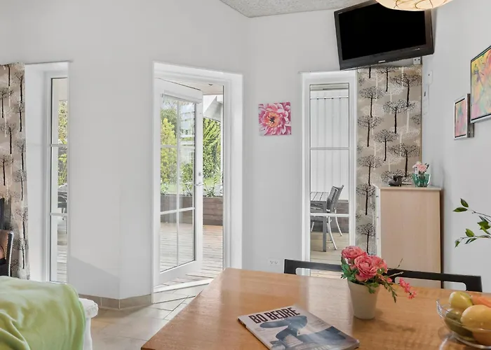 Stunning In Vaeggerlose *